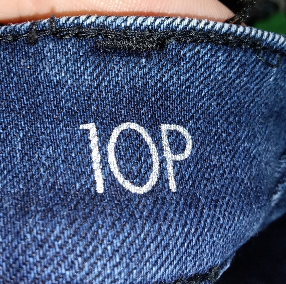 2 Pairs of Petite Jeans - Picture 11 of 12